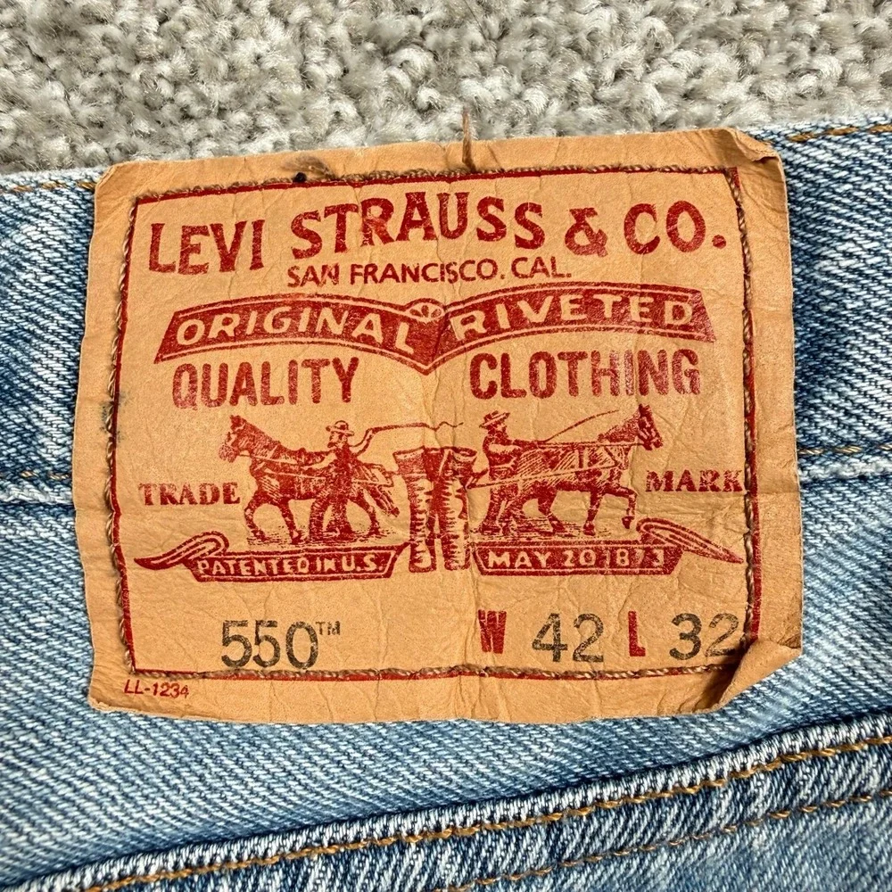 Levis 550 Relaxed Fit Jeans Mens 42x32 Light Wash Straight Leg Denim Cotton